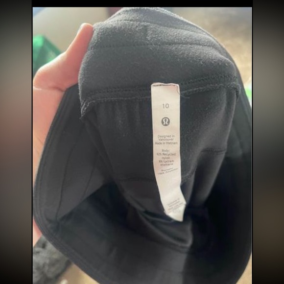 Black lululemon jogger - Picture 2 of 3